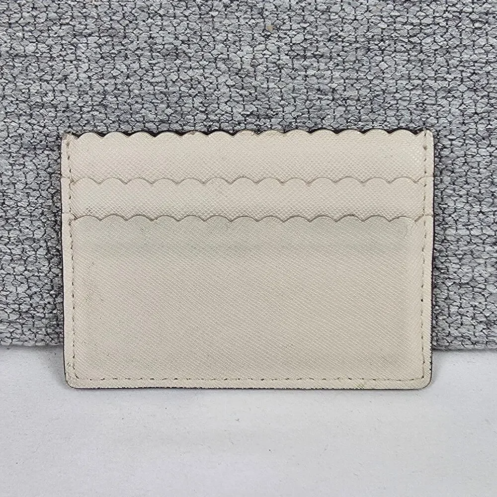 KATE SPADE NEW YORK PEBBLED LEATHER CARDHOLDER – BLACK/CREAM – SCALLOPED EDGE